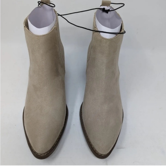 Universal Thread Briar Ankle Booties Light Taupe - Picture 6 of 9